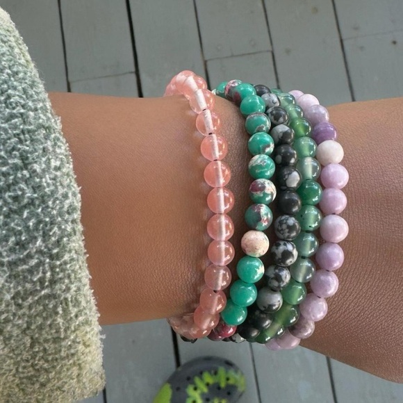 Cherry Quartz Adjustable Gemstone Bead Bracelet 6mm - Picture 2 of 4